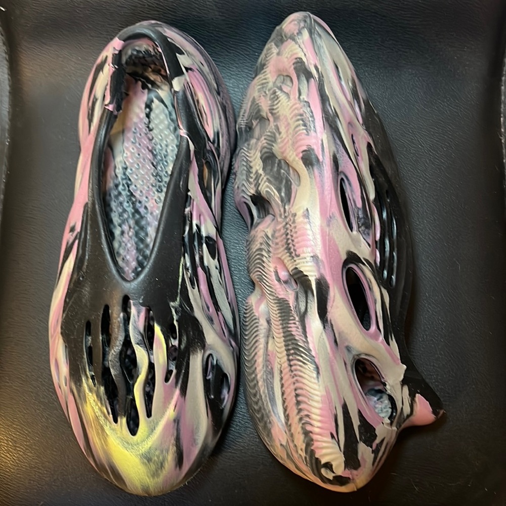 Yeezy Foam Runner MX Carbon Men’s Size 8.5